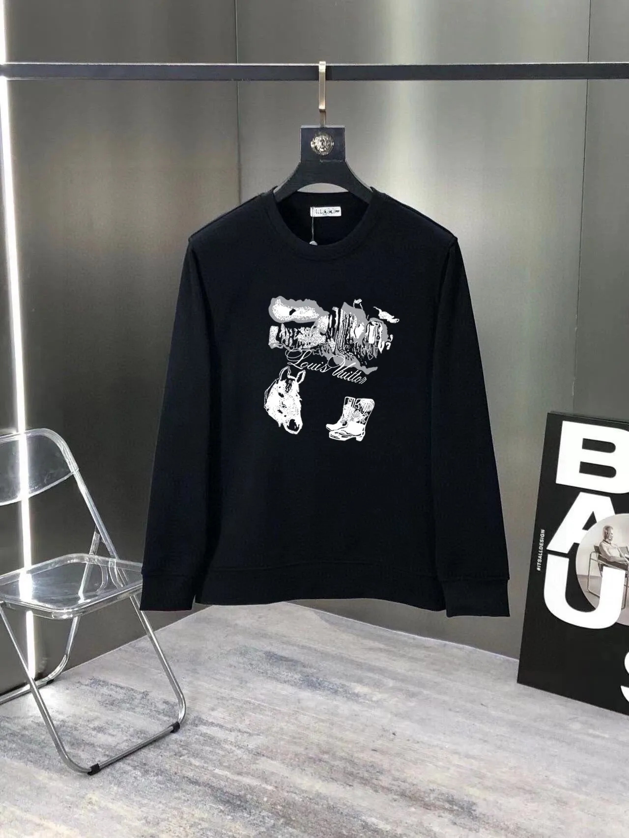 🅿️380 direct batch [LV Louis Vuitton] (Fat Man Gospel) hot-selling suit is coming. Focus on the original version of the official website. 2025 new hot-selling sweatshirt suit. The original order is the best. 🇭🇰The meticulous work of top designers. Just for a fitting and perfect upper body effect. 100% natural high-quality Roman cotton, close-fitting comfort, noble and elegant! Original hardware embodies elegance and nobility! Counter size: M-5XL (maximum wear up to 220 pounds)